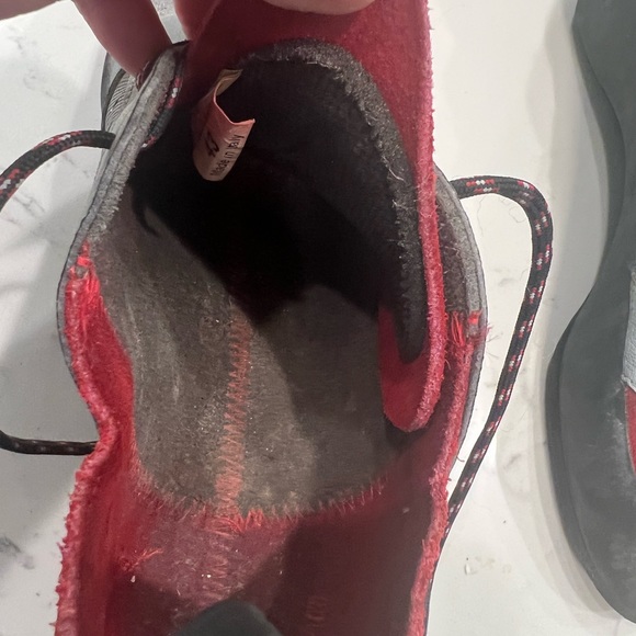 Size 10/43 Men La Sportiva Nago Men's Climbing Shoes - Red - Rock Gym - Preowned - Picture 2 of 8